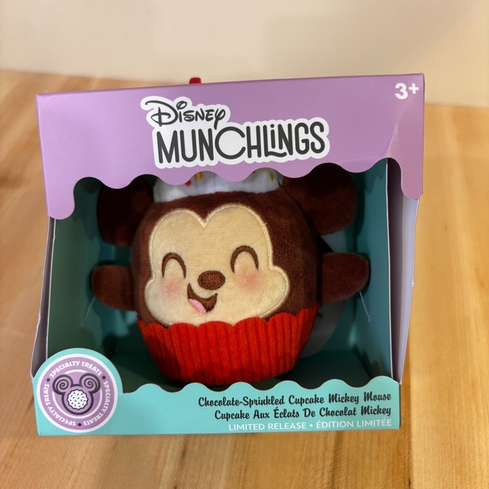 Disney Munchlings Specialty Treats Mickey Mouse Chocolate-Sprinkled Cupcake NEW